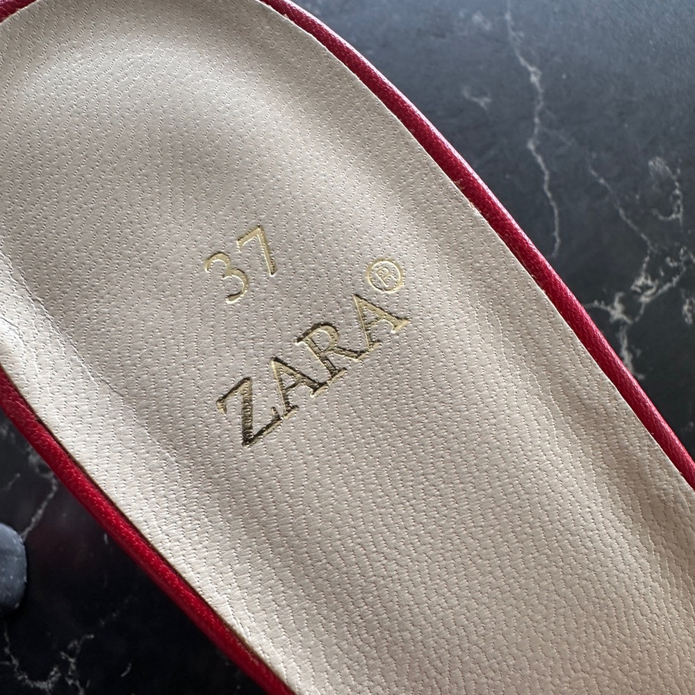 ZARA - Stylish Red Leather Mules w/ Heel – EURO Size 37 🔥
